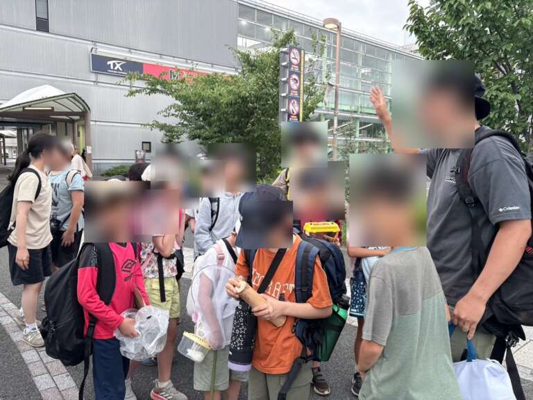 つくば駅前で集合する子どもたち